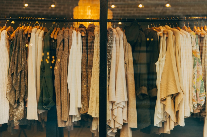 magasin-AURIBEAU SUR SIAGNE-min_clothe_fashion_store_shop_window_store_front-21277